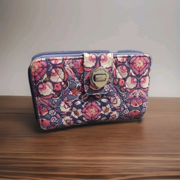VERA BRADLEY RFID TURNLOCK WALLET MAGENTA MEDALLIONS Rare - Picture 1 of 11
